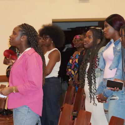 Photo 5958381668903536063 Y