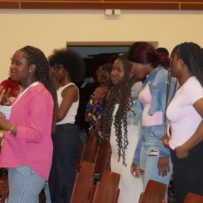 Photo 5958381668903536064 Y