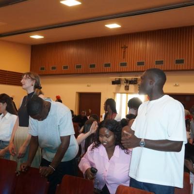 Photo 5958381668903536071 Y