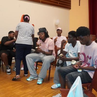 Photo 5958381668903536095 Y