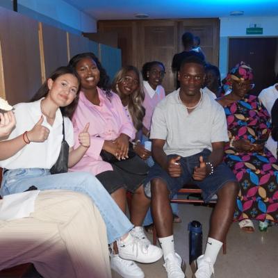 Photo 5958381668903536103 Y