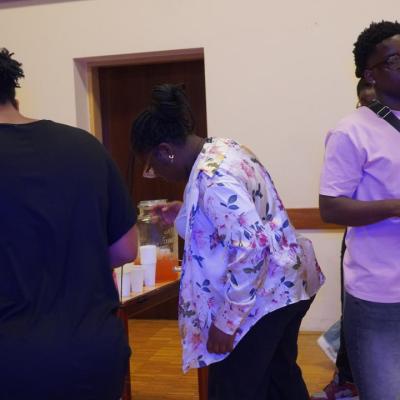 Photo 5958381668903536104 Y