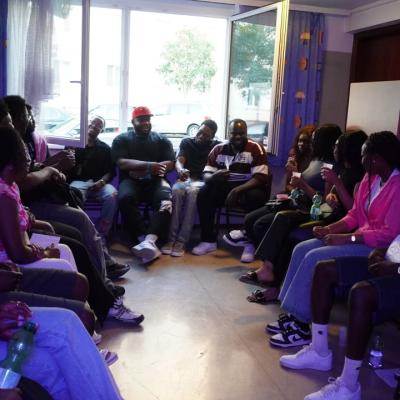 Photo 5958381668903536105 Y