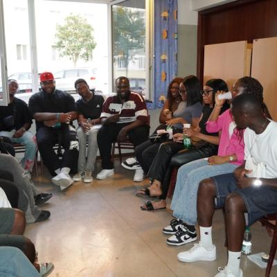 Photo 5958381668903536108 Y