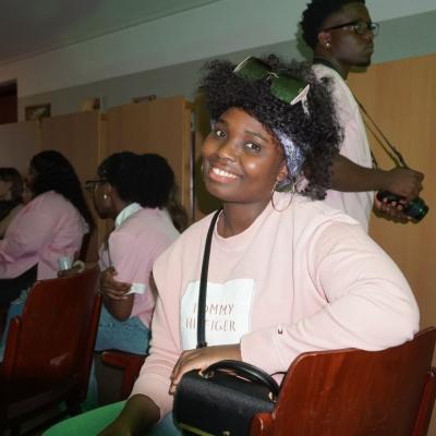 Photo 5958381668903536113 Y