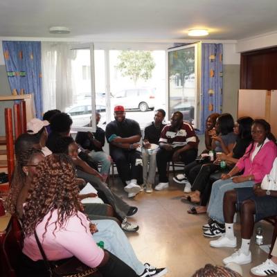 Photo 5958381668903536119 Y