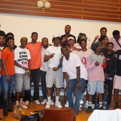 Photo 5958381668903536132 Y